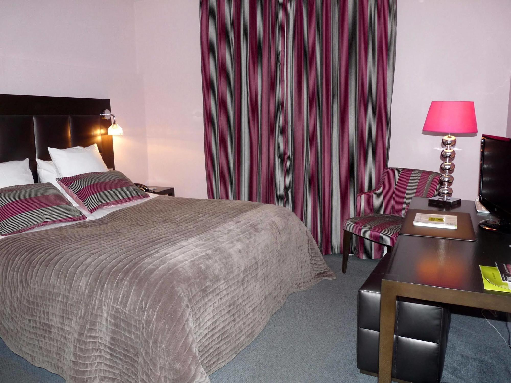 Hotel Logis - Restaurant Le Relais De Comodoliac Saint-Junien